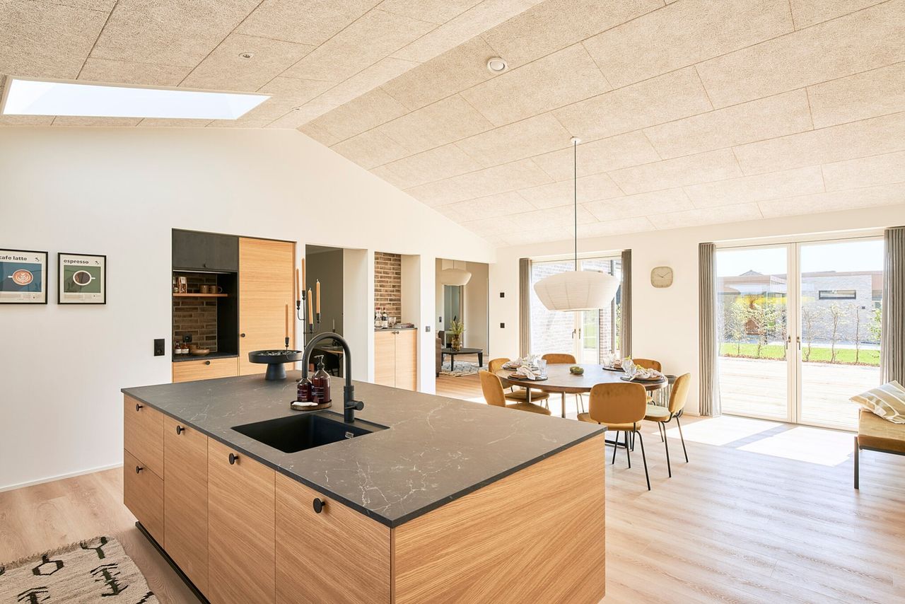 image 03